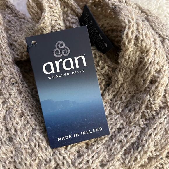 Aran NWT Women's Made in Ireland Pancho 100% New Wool One Size Beige Knit - Picture 6 of 7